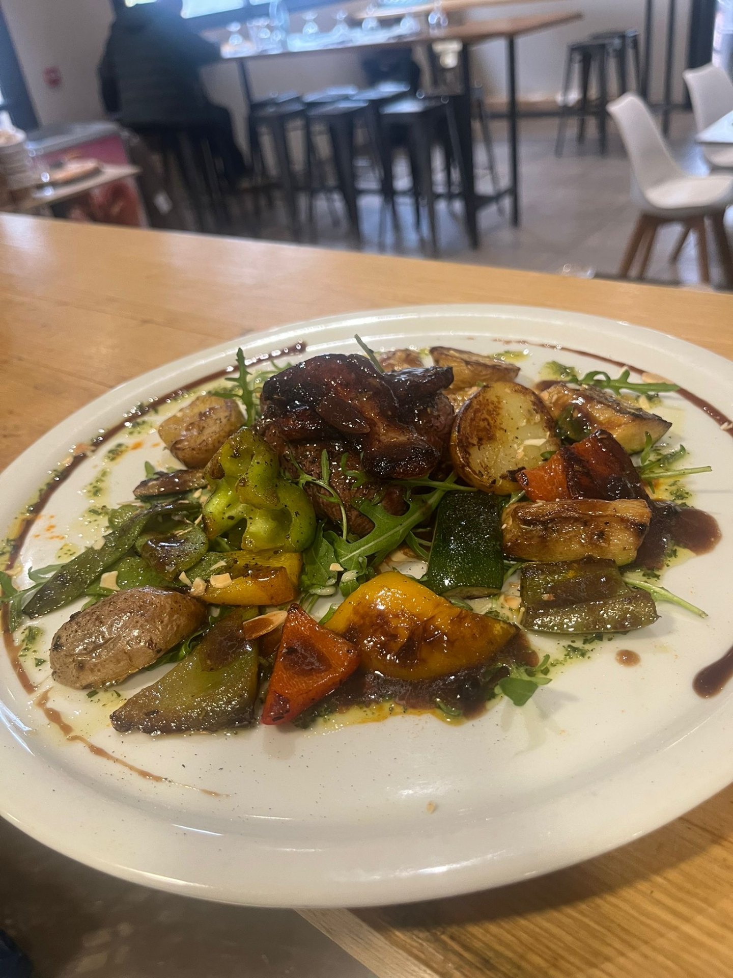 Légumes rôtis et roquette au balsamique